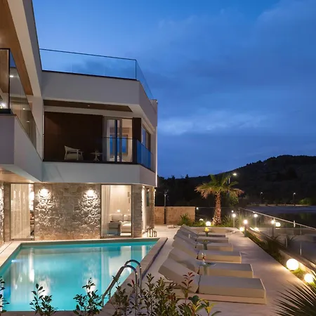 Luxury Zara, First Row To The Sea! Villa