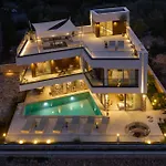 Villa Luxury Zara, First Row To The Sea! Kali
