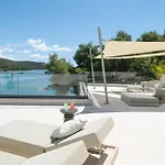 Luxury Zara, First Row To The Sea! Villa
