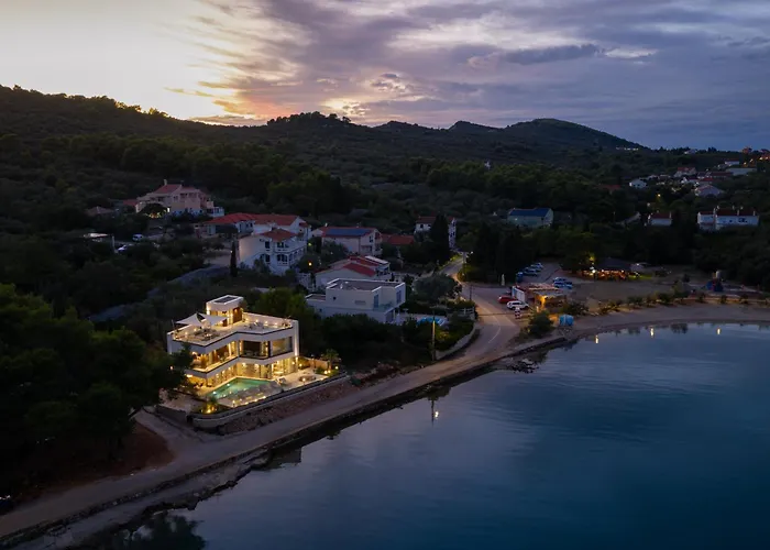 Вилла Luxury Zara, First Row To The Sea!